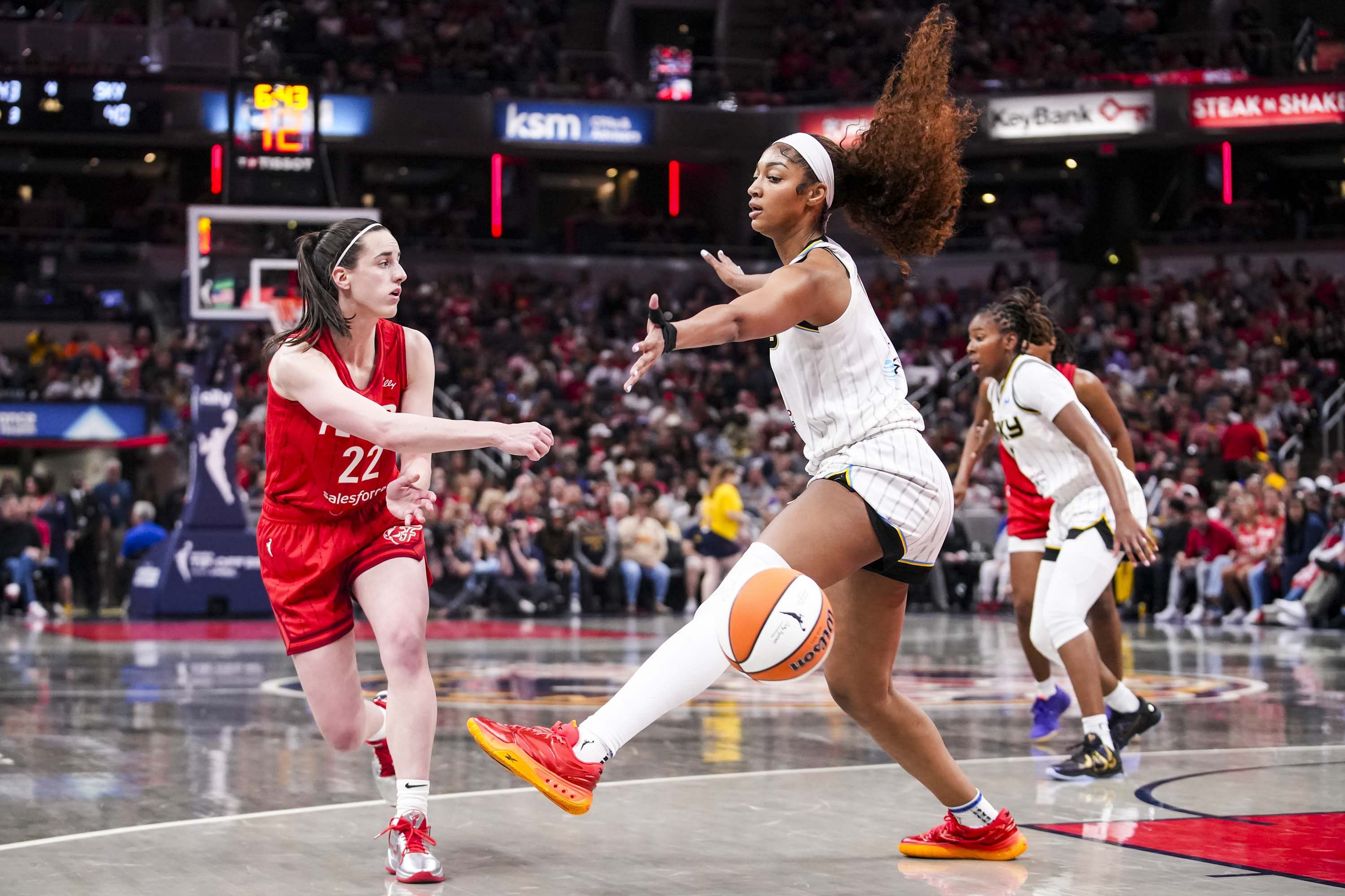 Caitlin Clark, Fever players back WNBA's investigation into fan remarks about Angel Reese. (Photo: IMAGN)